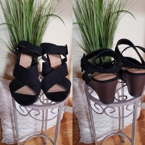 Strap wedge shoes